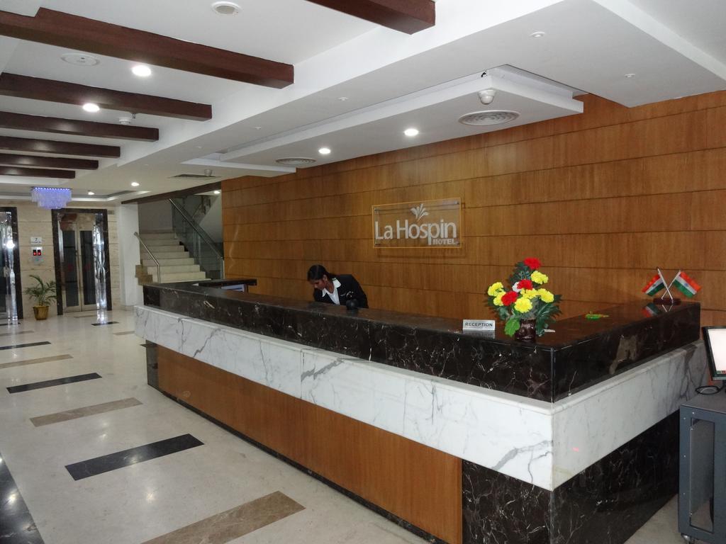 La Hospin Hotel Rājahmundry Room photo