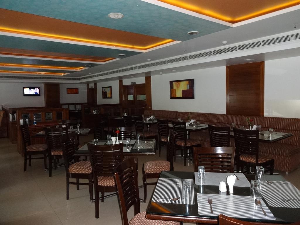 La Hospin Hotel Rājahmundry Room photo