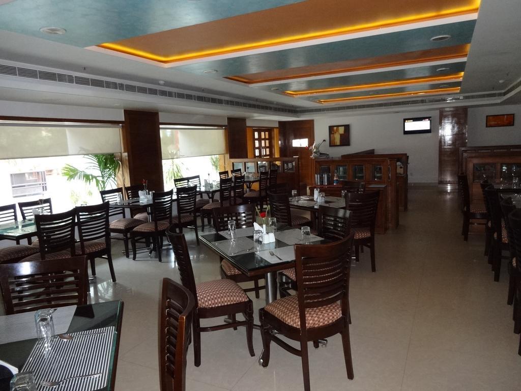La Hospin Hotel Rājahmundry Room photo