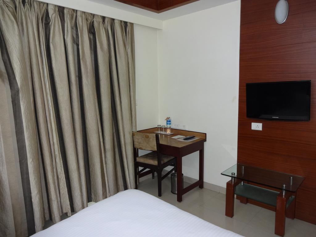 La Hospin Hotel Rājahmundry Room photo