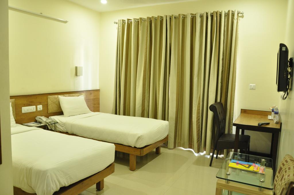 La Hospin Hotel Rājahmundry Room photo