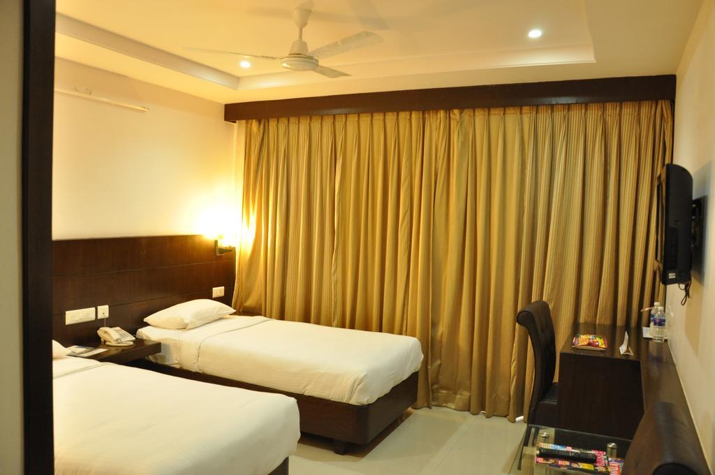 La Hospin Hotel Rājahmundry Room photo