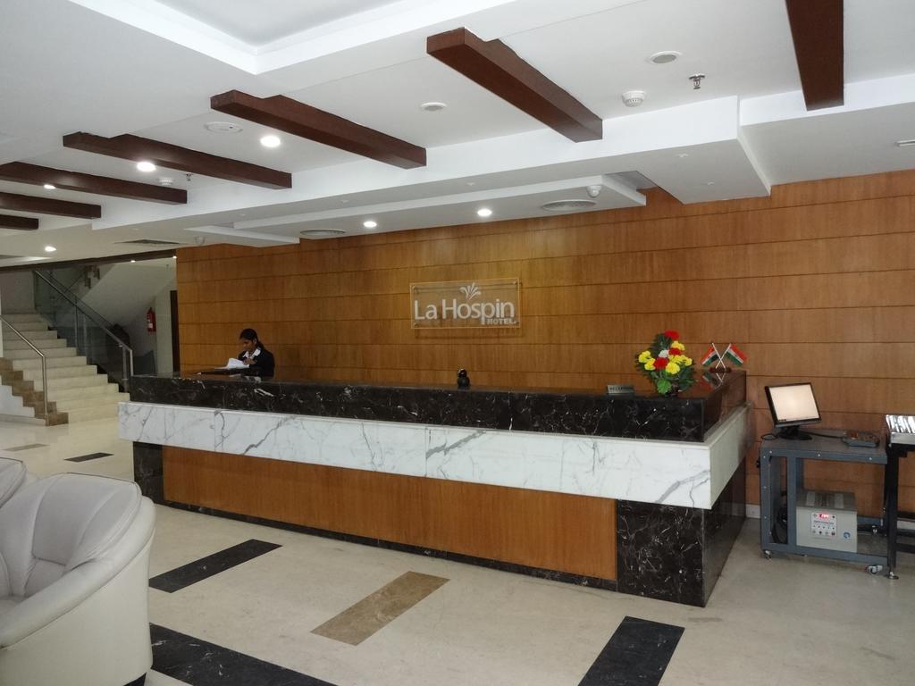 La Hospin Hotel Rājahmundry Room photo