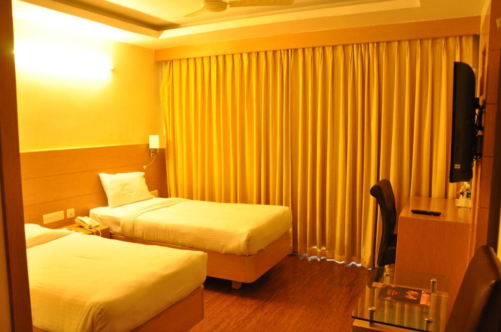 La Hospin Hotel Rājahmundry Room photo