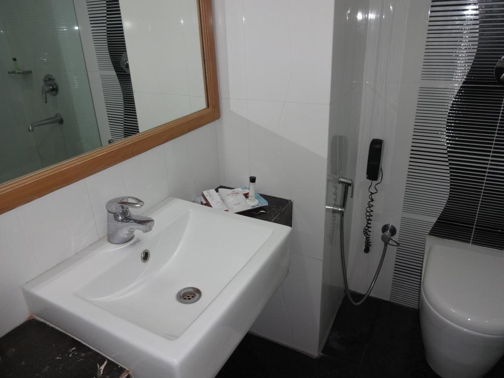 La Hospin Hotel Rājahmundry Room photo