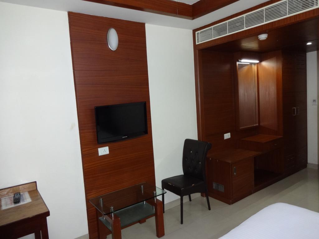 La Hospin Hotel Rājahmundry Room photo